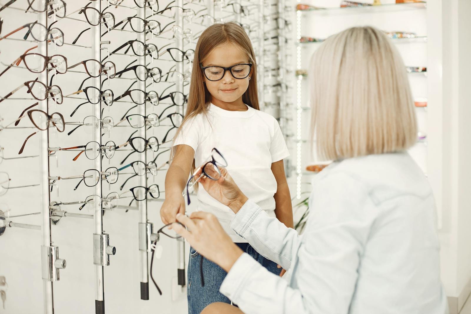 Children’s Eye Tests in the UK: How Independent Opticians Can Become the Trusted First Stop for Parents