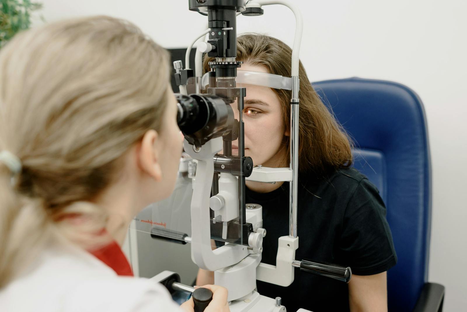 AMD Detection, Monitoring and Referral in UK Independent Optician Practices in 2026