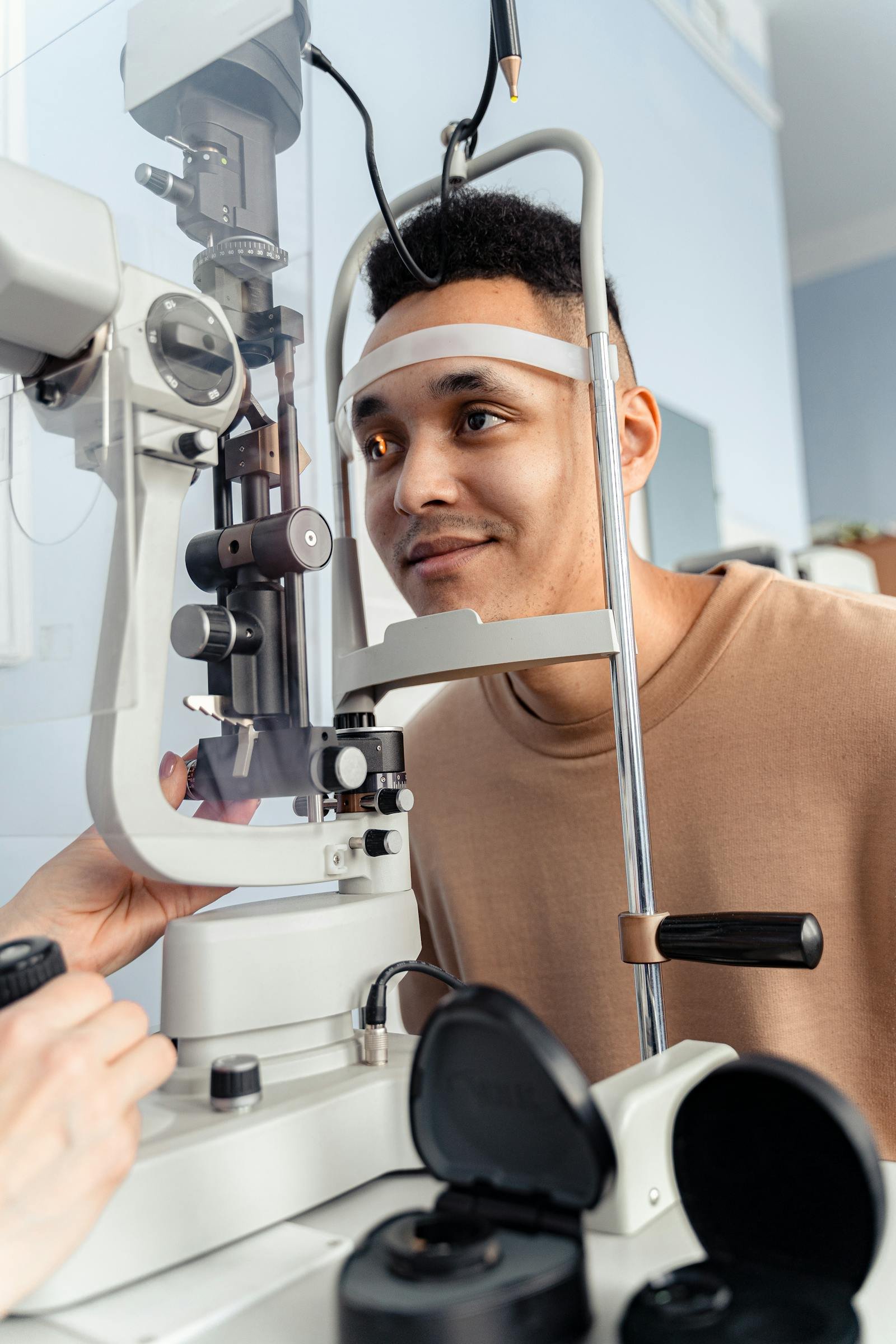 Cataract Referrals in UK Independent Optician Practices: How to Build a Pathway Patients Trust and HES Accepts in 2026
