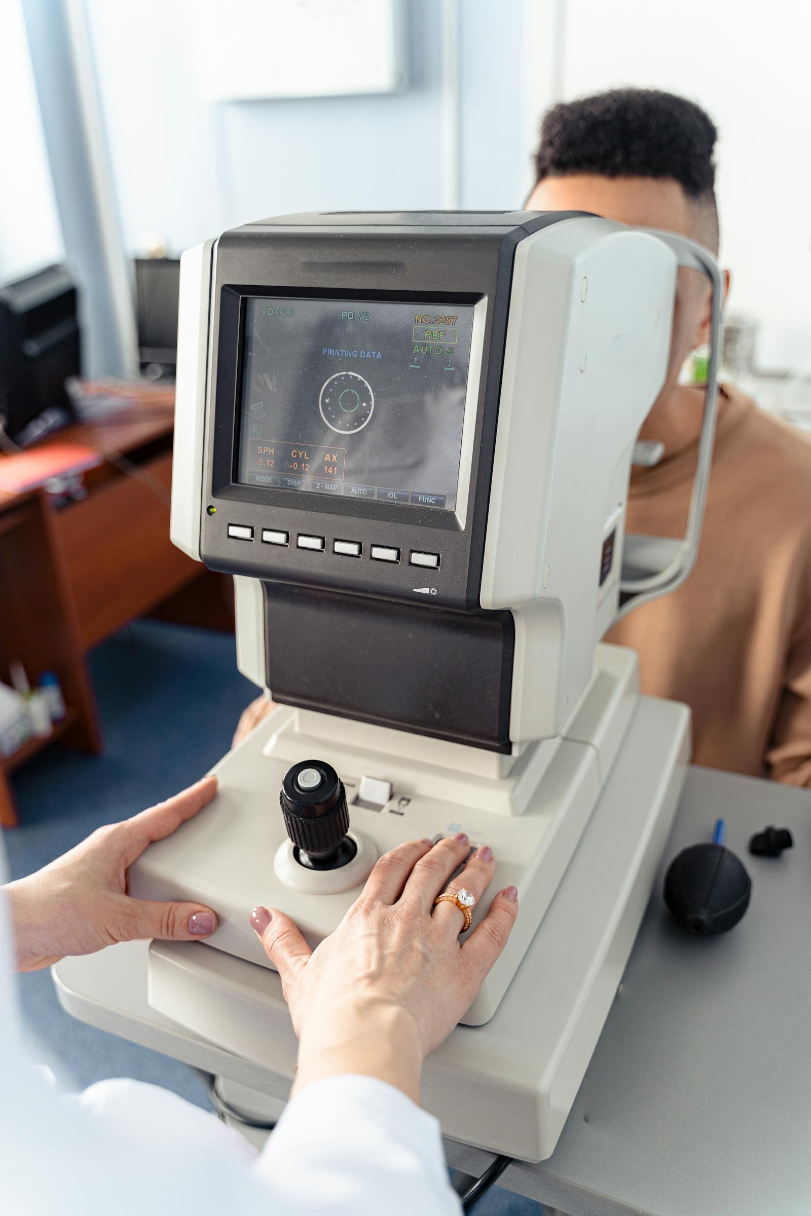 How UK Independent Optician Practices Can Build a Pre-Test Workflow That Frees Up the Optometrist’s Day